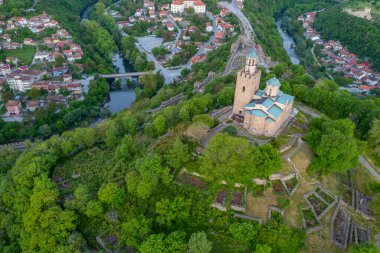 Bulgaristan 'ın Veliko Tarnovo kentindeki Yükseliş Katedrali' nin hava manzarası