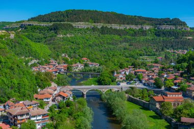 Bulgaristan 'ın Veliko Tarnovo kentindeki Yantra Nehri' nin Riverside kenti
