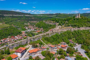 Bulgaristan 'ın Veliko Tarnovo kentindeki Çarevets kalesinin hava manzarası