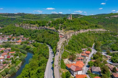 Bulgaristan 'ın Veliko Tarnovo kentindeki Çarevets kalesinin hava manzarası