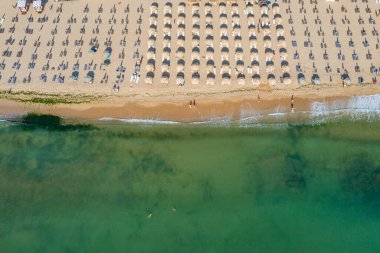 Bulgar köyü Shkorpilovtsi 'nin hava manzaralı sahili