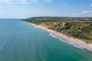 Bulgaristan 'daki Karadere plajının hava manzarası