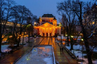 Bulgaristan 'ın Sofya kentindeki İvan Vazov Tiyatrosu' nun günbatımı manzarası