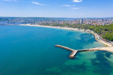 Bulgaristan 'ın Varna kentinde bir plajda beton iskele