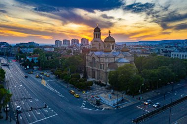 Bulgaristan 'ın Varna kentindeki Theotokos Katedrali Dormition of the Theotokos Katedrali' nin günbatımı görünümü