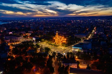 Bulgaristan 'ın Varna kentindeki Theotokos Katedrali Dormition of the Theotokos Katedrali' nin günbatımı görünümü