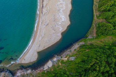 Bulgaristan 'daki Veleka plajının günbatımı hava manzarası