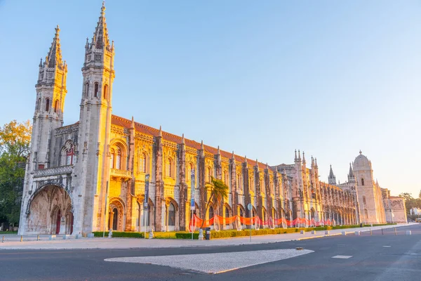 Belem, Lizbon, Portekiz 'de Mosteiro dos Jeronimos' da gün doğumu.