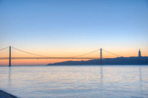 Восход Солнца Вид Мост Апреля Лиссабоне Португалия — стоковое фото