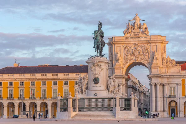 葡萄牙里斯本普拉卡多科梅西奥广场的日出景观 — 图库照片