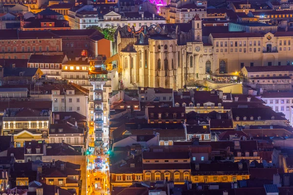 Lizbon 'un güneşli manzarası Santa Justa asansörüyle, Portekiz.