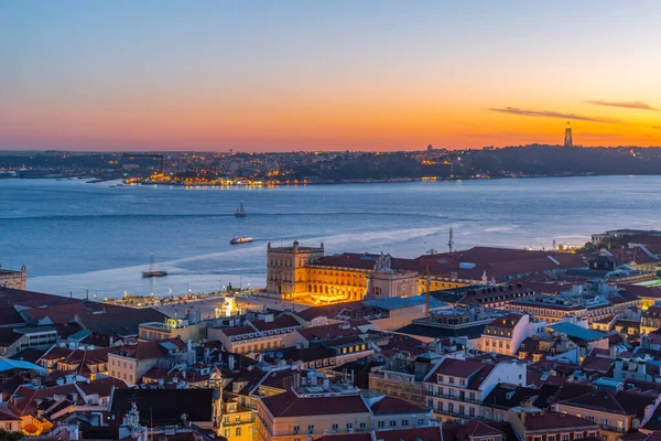 Lizbon, Portekiz 'deki pratik alanının günbatımı hava görüntüsü..