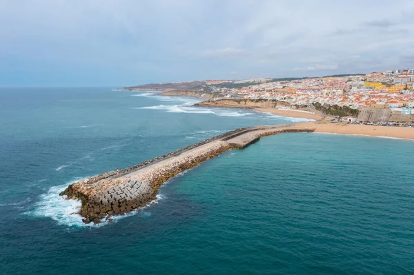 Ericeira, Portekiz 'de beton iskele..