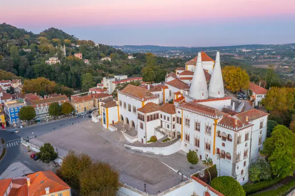 Portekiz, Sintra 'daki ulusal sarayın gündoğumu manzarası.
