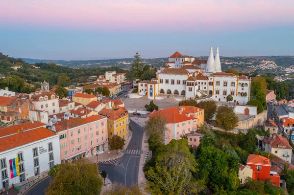Portekiz, Sintra 'daki ulusal sarayın gündoğumu manzarası.