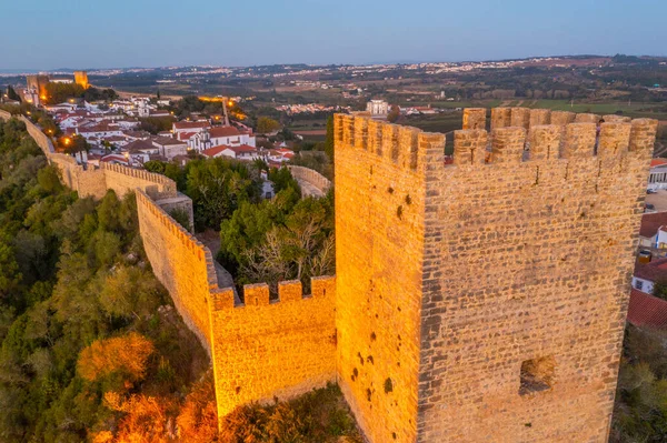 Portekiz 'deki Obidos kasabasının günbatımı manzarası.