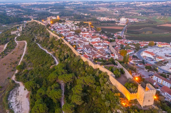 Portekiz 'deki Obidos kasabasının günbatımı manzarası.