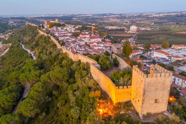 Portekiz 'deki Obidos kasabasının günbatımı manzarası.