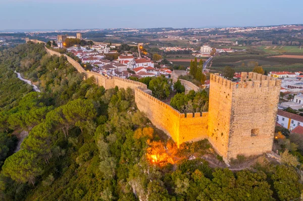 Portekiz 'deki Obidos kasabasının günbatımı manzarası.