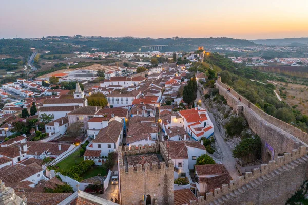 Portekiz 'deki Obidos kasabasının günbatımı manzarası.