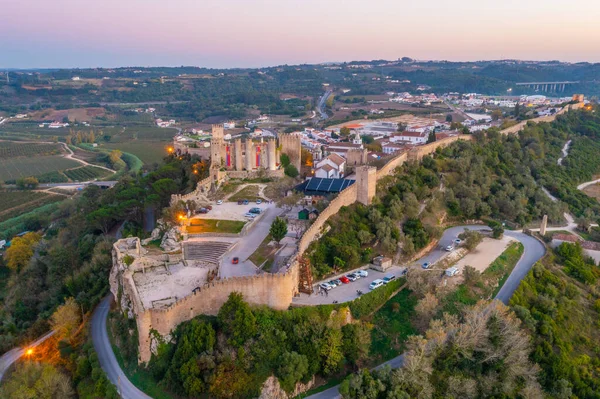 Portekiz 'deki Obidos kasabasının günbatımı manzarası.