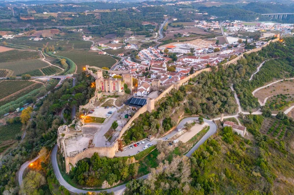 Portekiz 'deki Obidos kasabasının günbatımı manzarası.