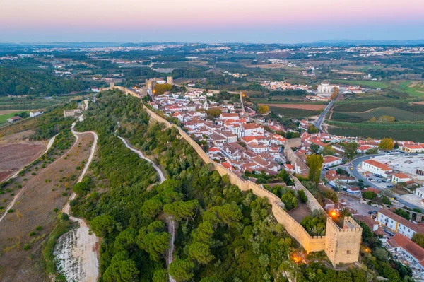 Portekiz 'deki Obidos kasabasının günbatımı manzarası.