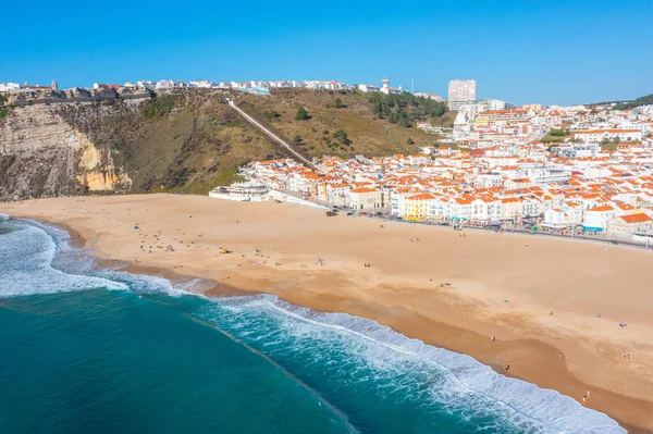 Portekiz 'in Nazare kasabasının Panorama manzarası.