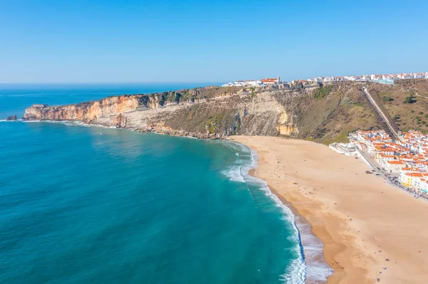 Portekiz 'in Nazare kasabasının Panorama manzarası.