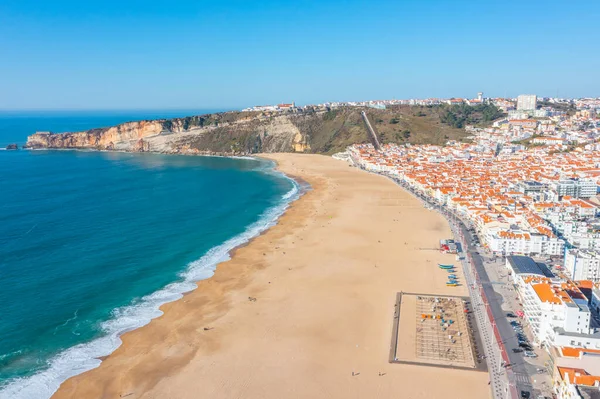 Portekiz 'in Nazare kasabasının Panorama manzarası.