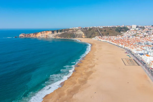 Portekiz 'in Nazare kasabasının Panorama manzarası.
