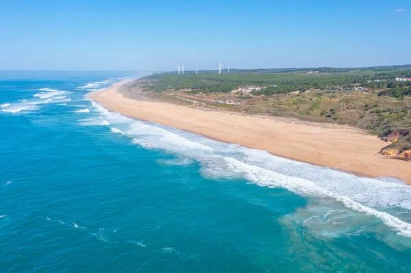 Portekiz, Nazare 'deki Kuzey Sahili' nin havadan görünüşü.