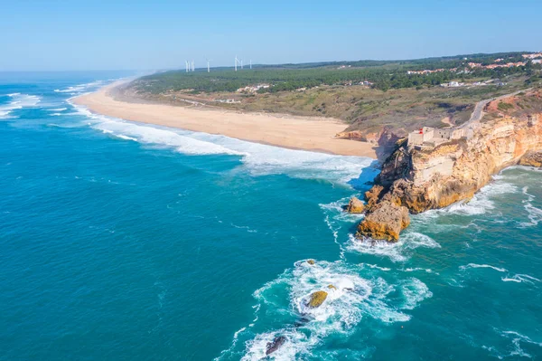 Portekiz 'in Nazare kasabasındaki Forte de Sao Miguel Arcanjo.