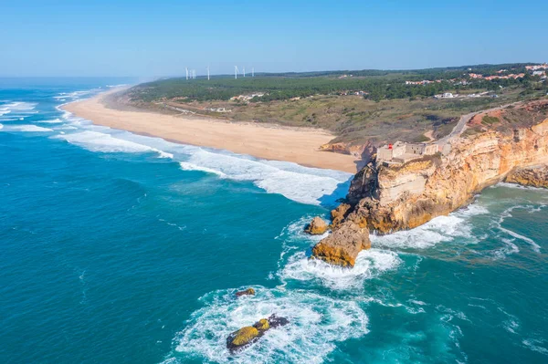 Portekiz 'in Nazare kasabasındaki Forte de Sao Miguel Arcanjo.