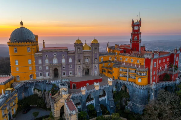 Sintra, Portekiz yakınlarındaki Pena Ulusal Sarayı.