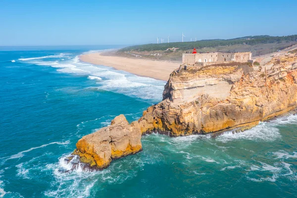Portekiz 'in Nazare kasabasındaki Forte de Sao Miguel Arcanjo.