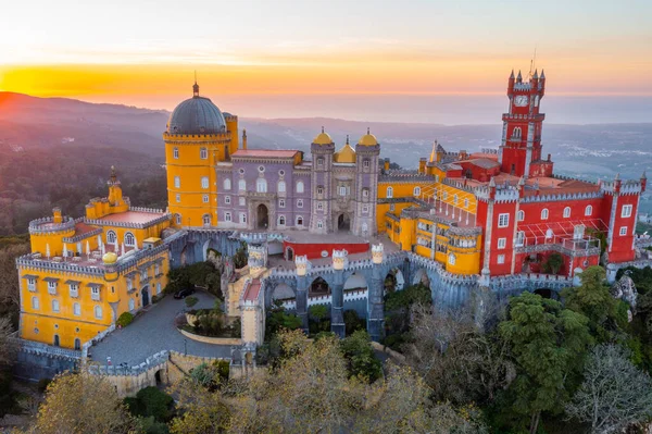 Sintra, Portekiz yakınlarındaki Pena Ulusal Sarayı.