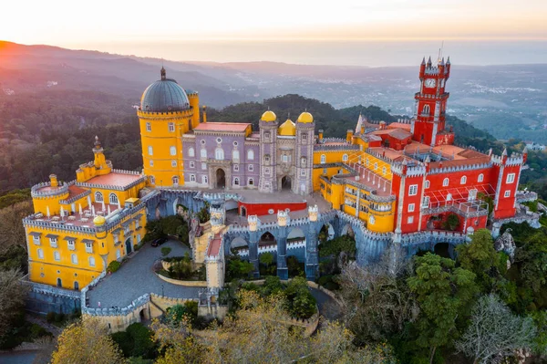 Sintra, Portekiz yakınlarındaki Pena Ulusal Sarayı.