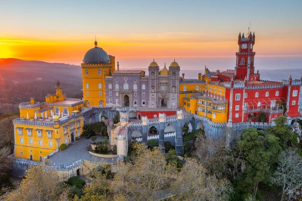 Sintra, Portekiz yakınlarındaki Pena Ulusal Sarayı.
