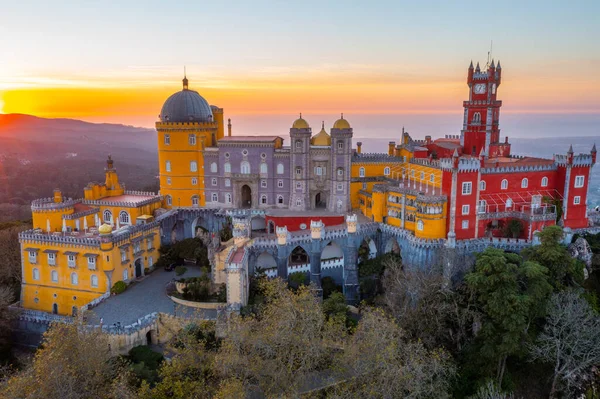 Sintra, Portekiz yakınlarındaki Pena Ulusal Sarayı.