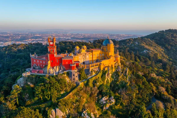 Sintra, Portekiz yakınlarındaki Pena Ulusal Sarayı.