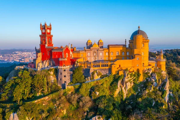 Sintra, Portekiz yakınlarındaki Pena Ulusal Sarayı.