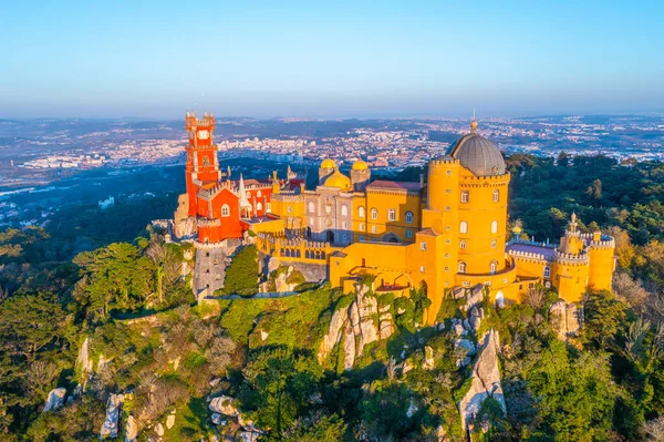 Sintra, Portekiz yakınlarındaki Pena Ulusal Sarayı.
