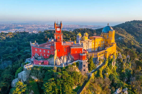 Sintra, Portekiz yakınlarındaki Pena Ulusal Sarayı.