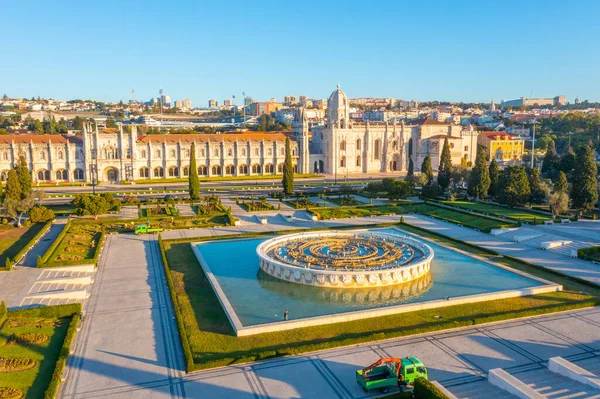 Belem, Lizbon, Portekiz 'de Mosteiro dos Jeronimos' a pratik yoluyla bakmak.