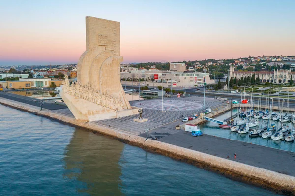 Padrao dos Descobrimentos 'un Gündoğumu - Belem, Lizbon, Portekiz' deki Keşifler Anıtı.