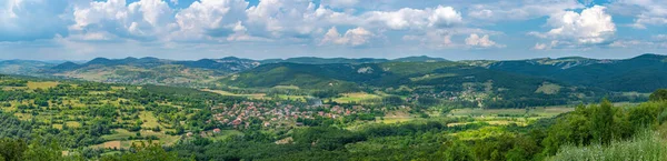 Kardzhali Tow近くのブルガリアの東ロドス山にある村 — ストック写真