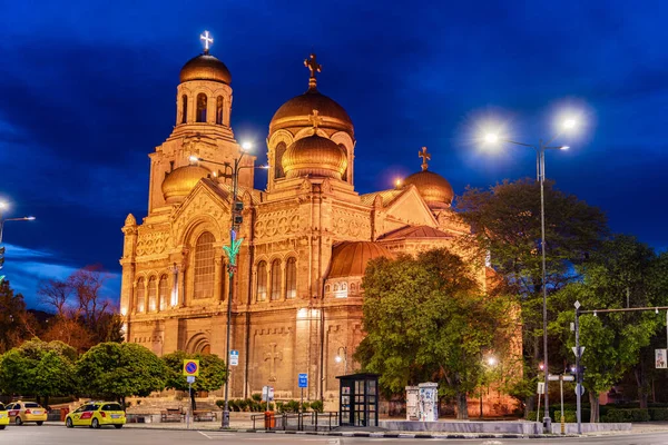 保加利亚瓦尔纳Theotokos大教堂寝室的日落 — 图库照片