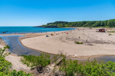 Bulgaristan 'ın Silistar plajında güneşli bir gün