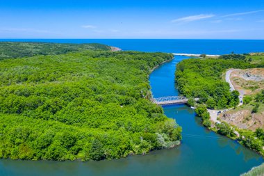 Strandzha dağlarının ve Bulgaria 'daki Veleka nehrinin havadan görünüşü